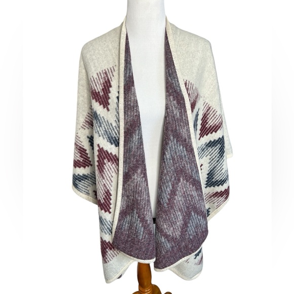 Sweater Poncho Cape Shawl Wrap Soft Warm Aztec Geo Casual Boho Artsy GrandmaCore - Picture 1 of 15